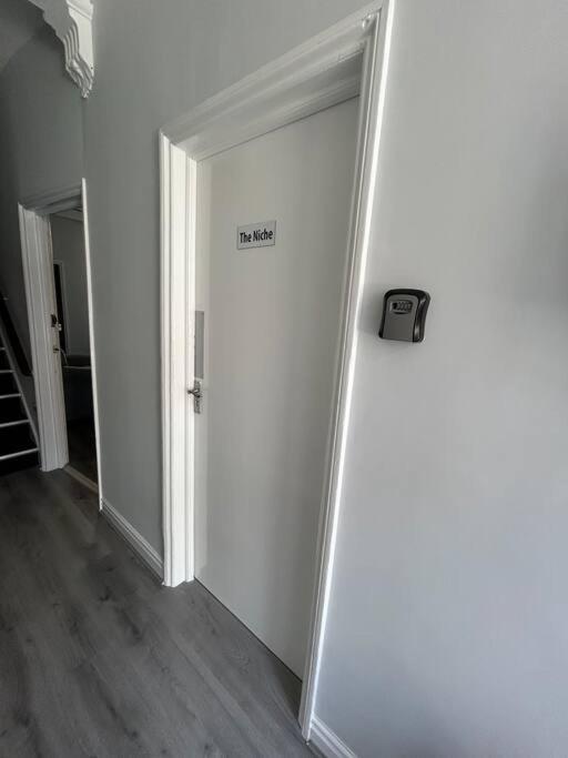 The Niche Apartment York Exterior foto